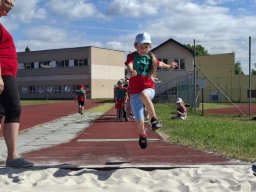 Sportovní hry na hřišti ZŠ