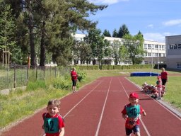 Sportovní hry na hřišti ZŠ