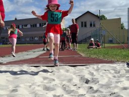 Sportovní hry na hřišti ZŠ