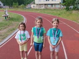 Sportovní hry na hřišti ZŠ
