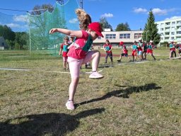 Sportovní hry na hřišti ZŠ